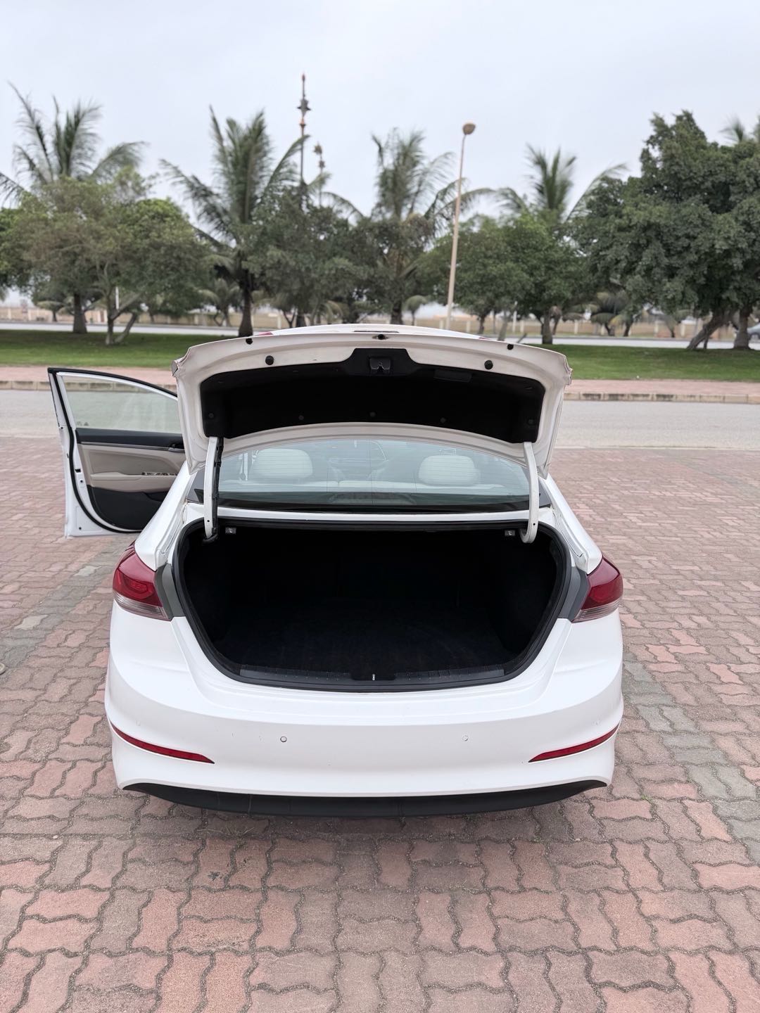 Car Image 2017 HYUNDAI ELANTRA GLS