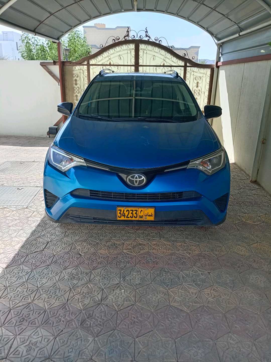 Car Image 2017 TOYOTA RAV4 LE