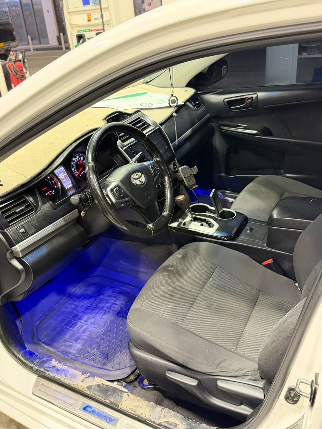 Car Image 2013 TOYOTA CAMRY SE