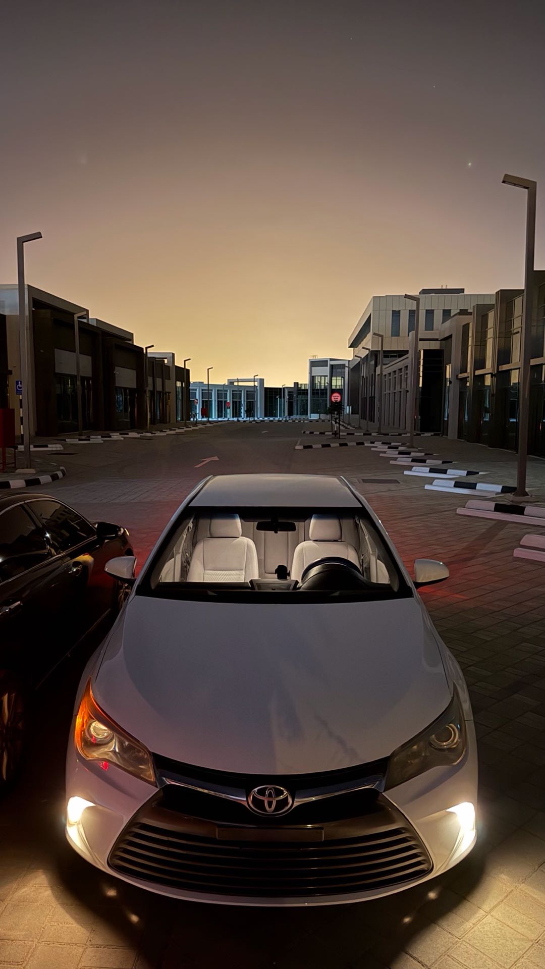 Car Image 2015 TOYOTA CAMRY LE