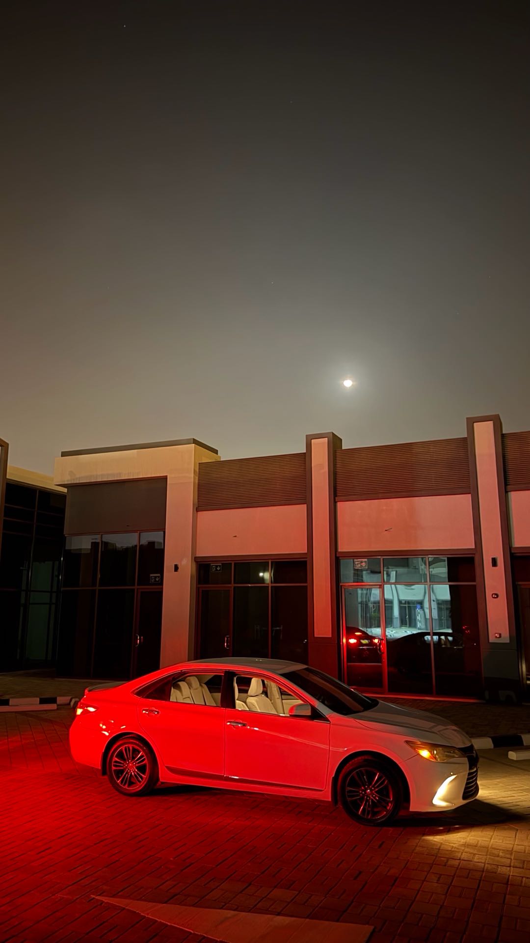 Car Image 2015 TOYOTA CAMRY LE