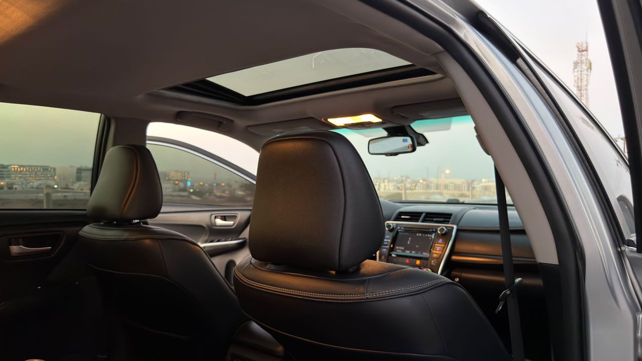 Car Image 2015 TOYOTA CAMRY XLE