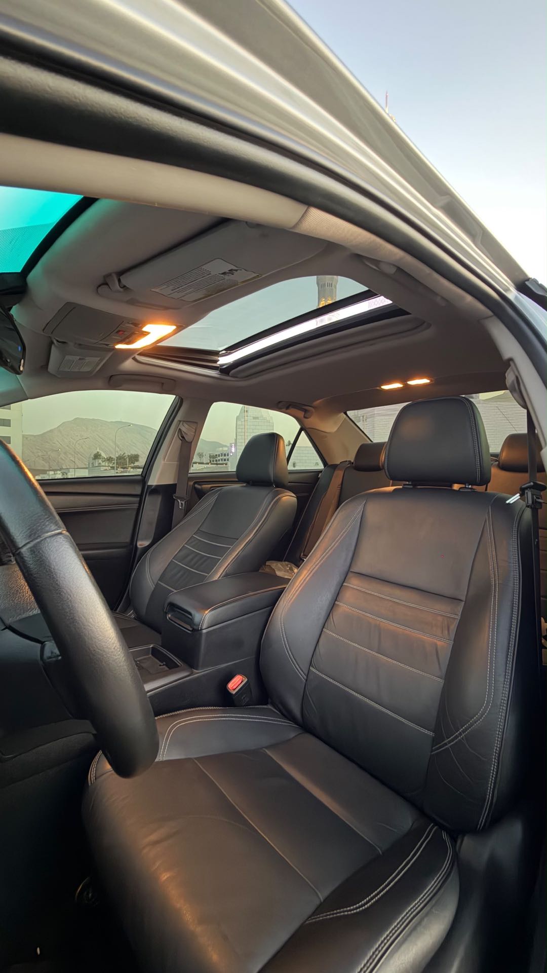 Car Image 2015 TOYOTA CAMRY XLE