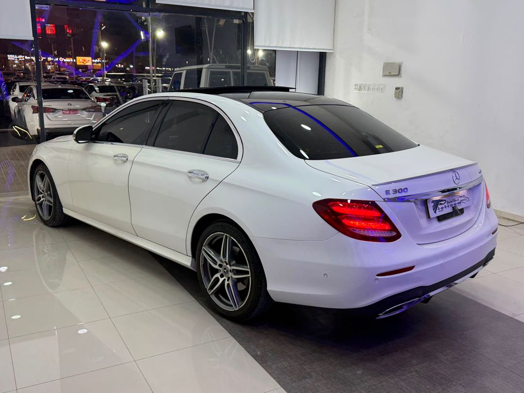 Car Image 2018 MERCEDES E Class 300