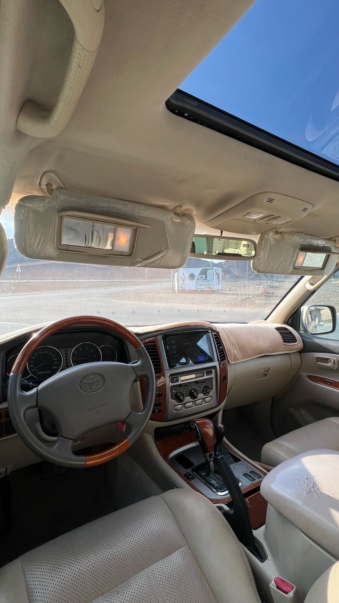 Car Image 2005 TOYOTA LAND CRUISER GX.R