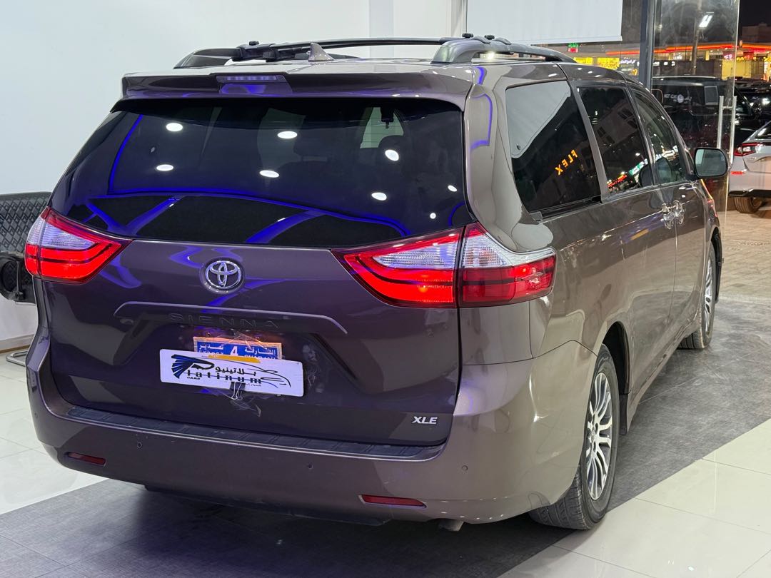 Car Image 2019 TOYOTA SIENNA 
