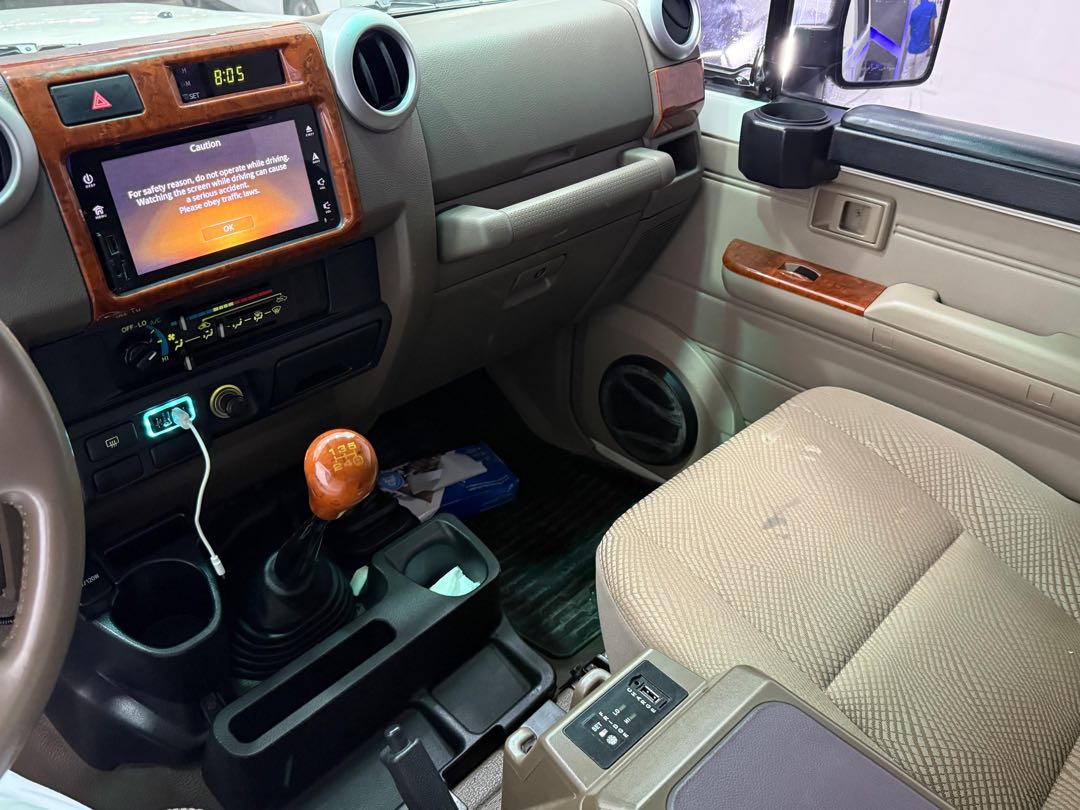 Car Image 2016 TOYOTA CRUISER 70 