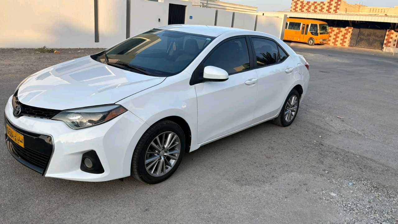 Car Image 2015 TOYOTA COROLLA LE