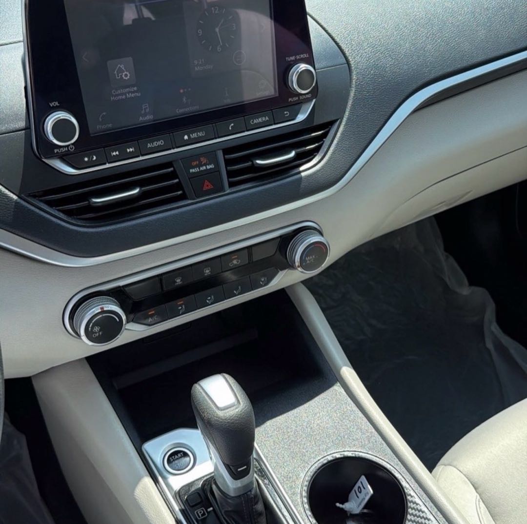 Car Image 2019 NISSAN ALTIMA S