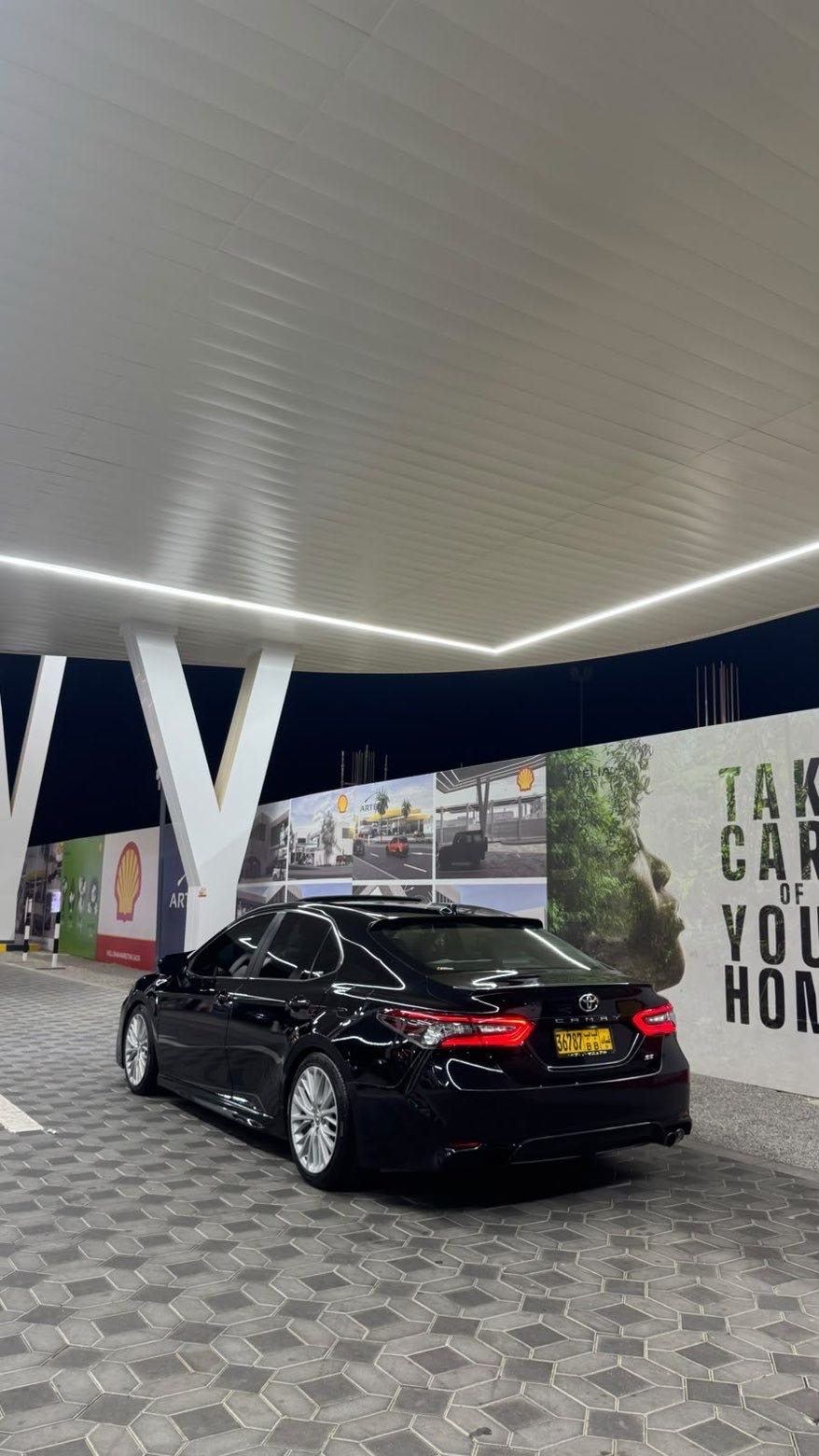 Car Image 2019 TOYOTA CAMRY SE