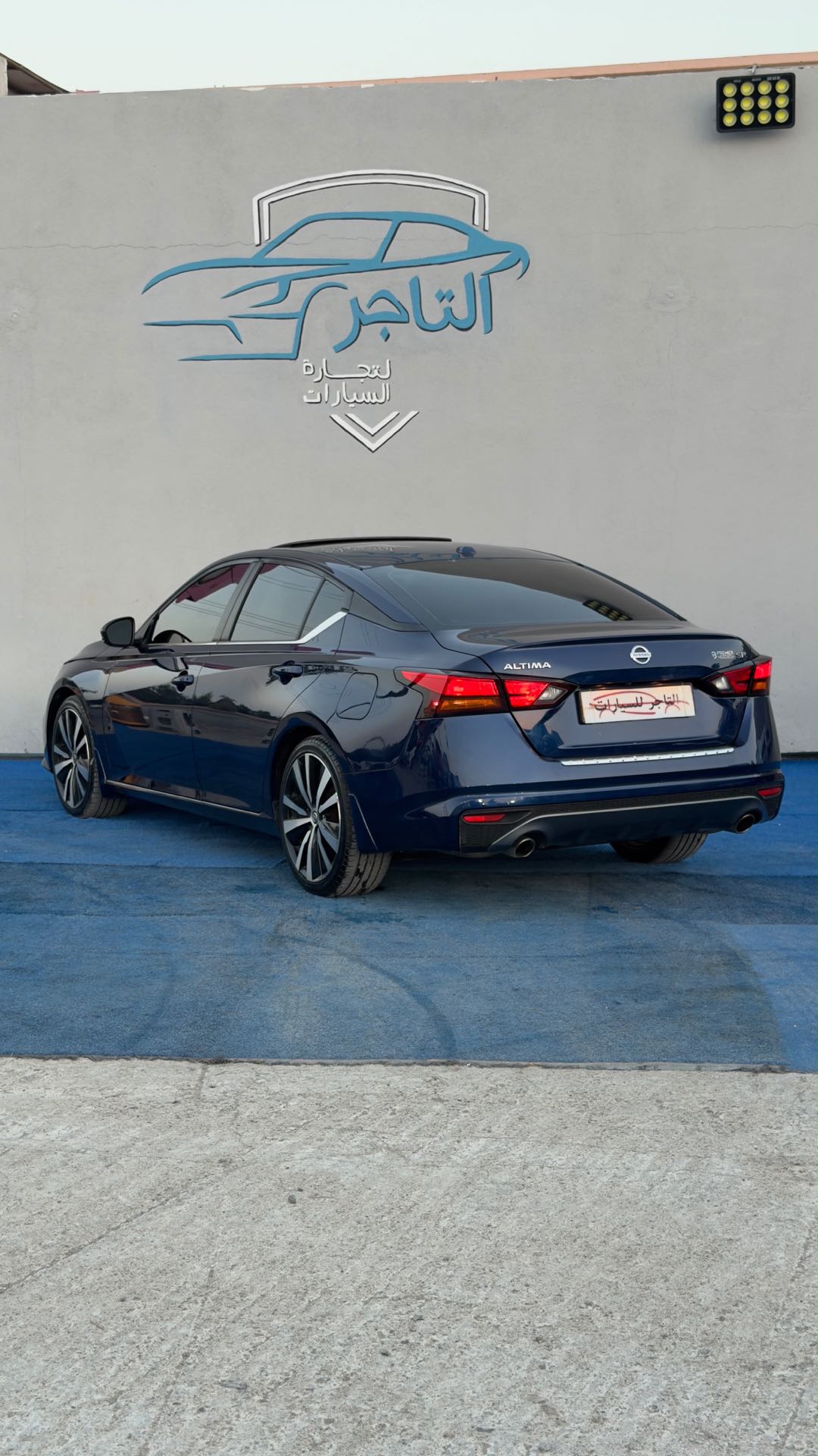 Car Image 2019 NISSAN ALTIMA SR
