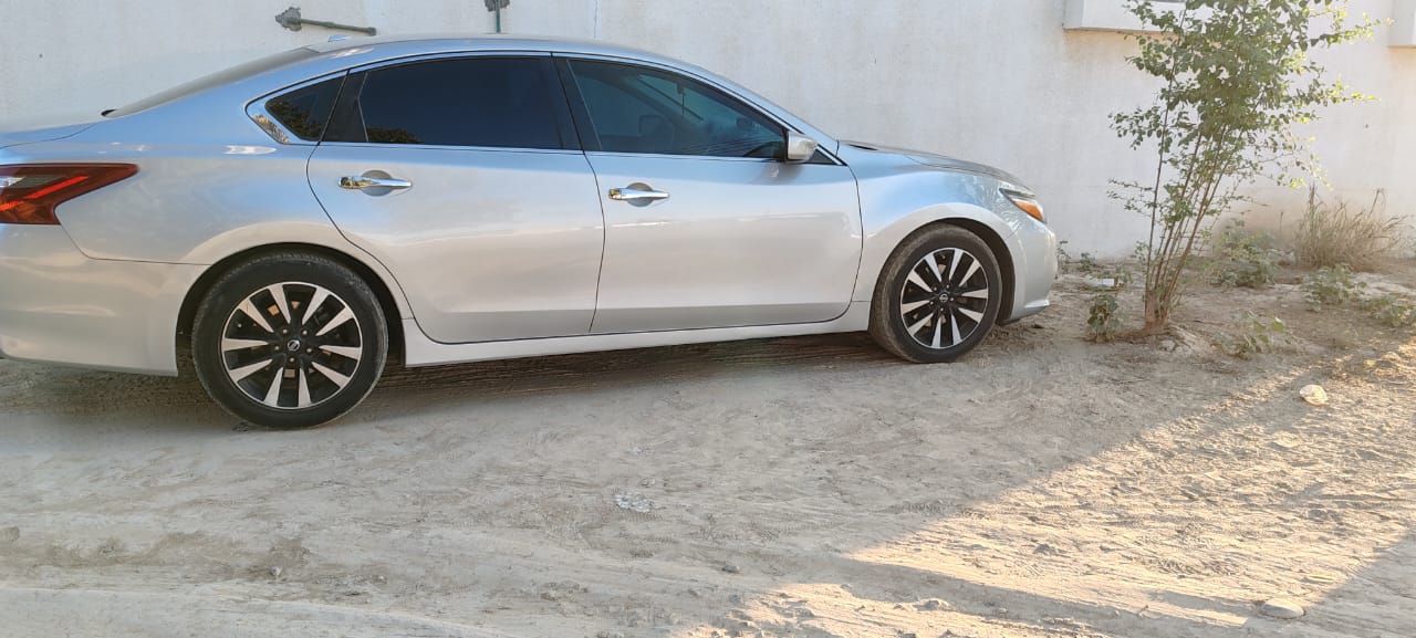Car Image 2018 NISSAN ALTIMA SV