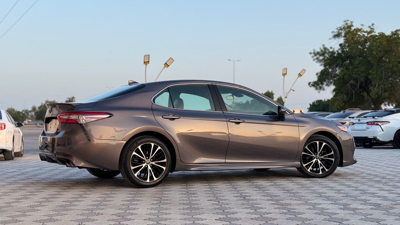 Car Image 2019 TOYOTA CAMRY SE