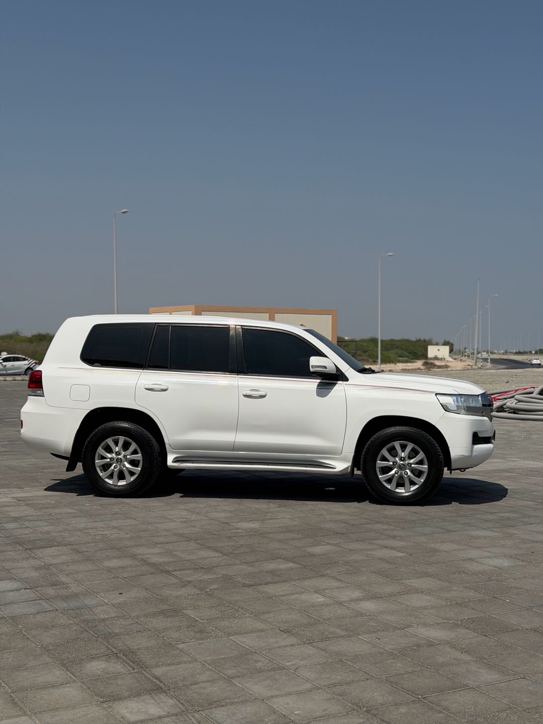Car Image 2019 TOYOTA LAND CRUISER GX.R