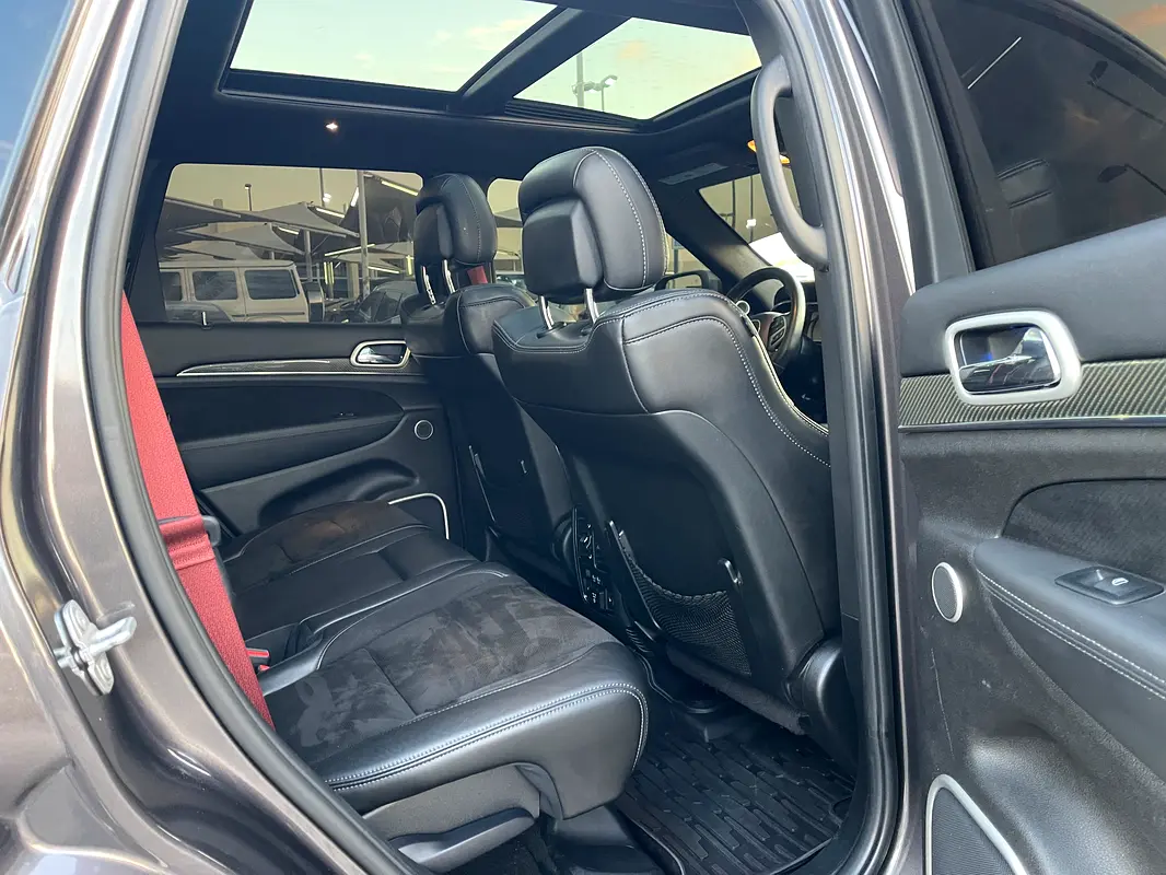 Car Image 2019 JEEP CHEROKEE 