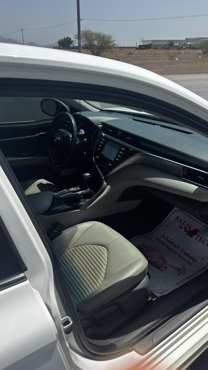 Car Image 2018 TOYOTA CAMRY SE