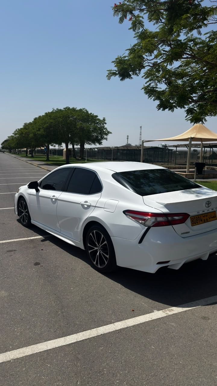 Car Image 2018 TOYOTA CAMRY SE