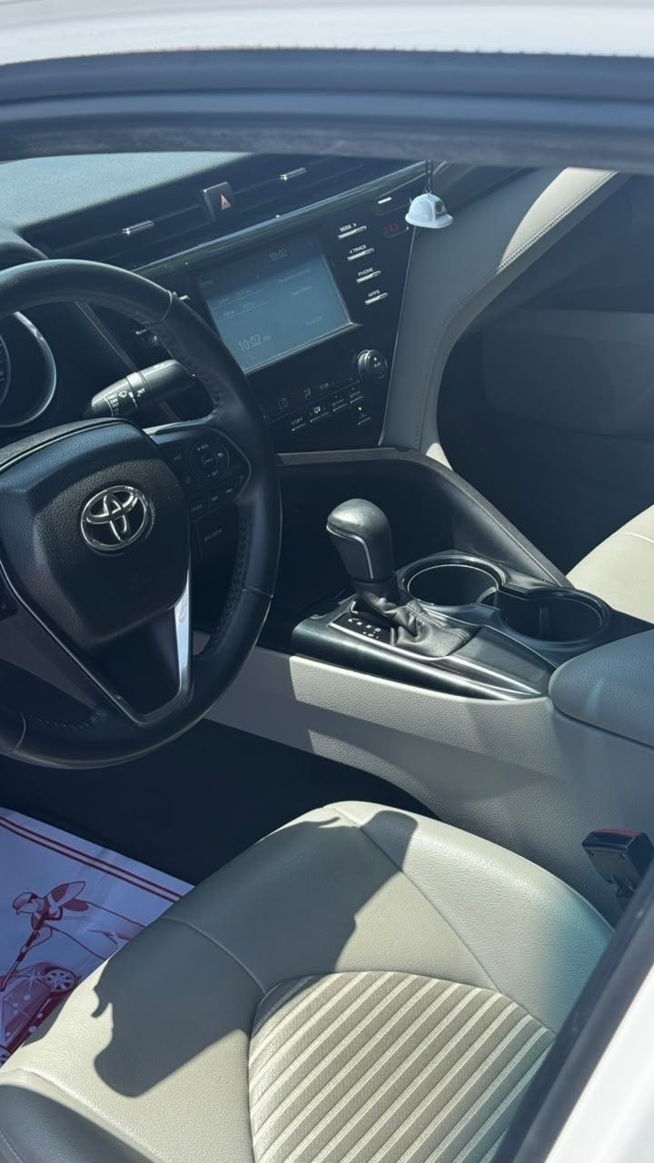 Car Image 2018 TOYOTA CAMRY SE