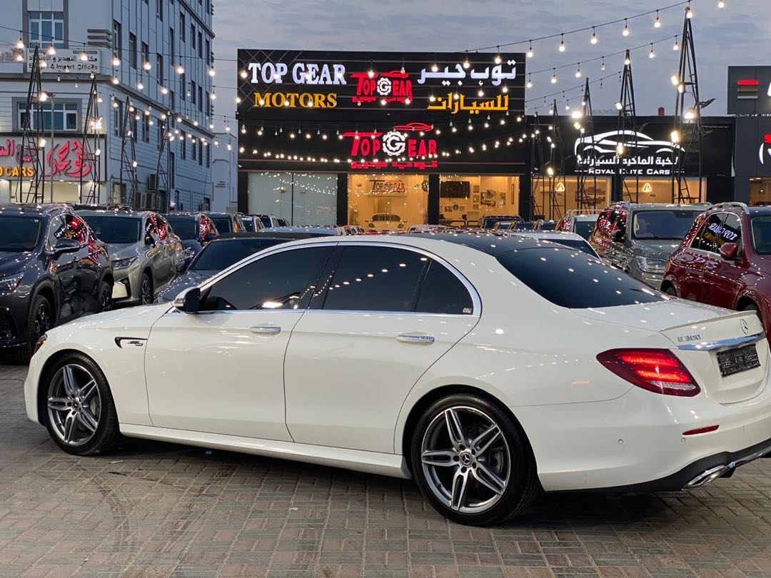 Car Image 2019 MERCEDES E Class 300