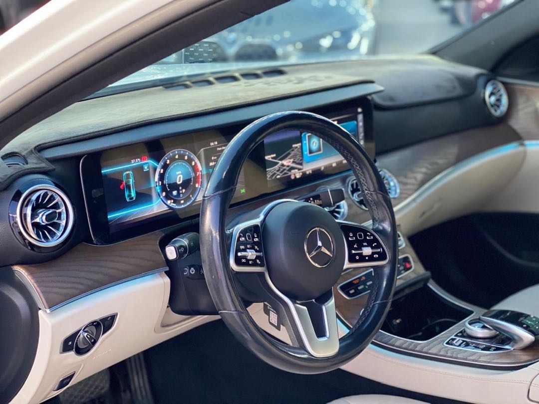 Car Image 2019 MERCEDES E Class 300