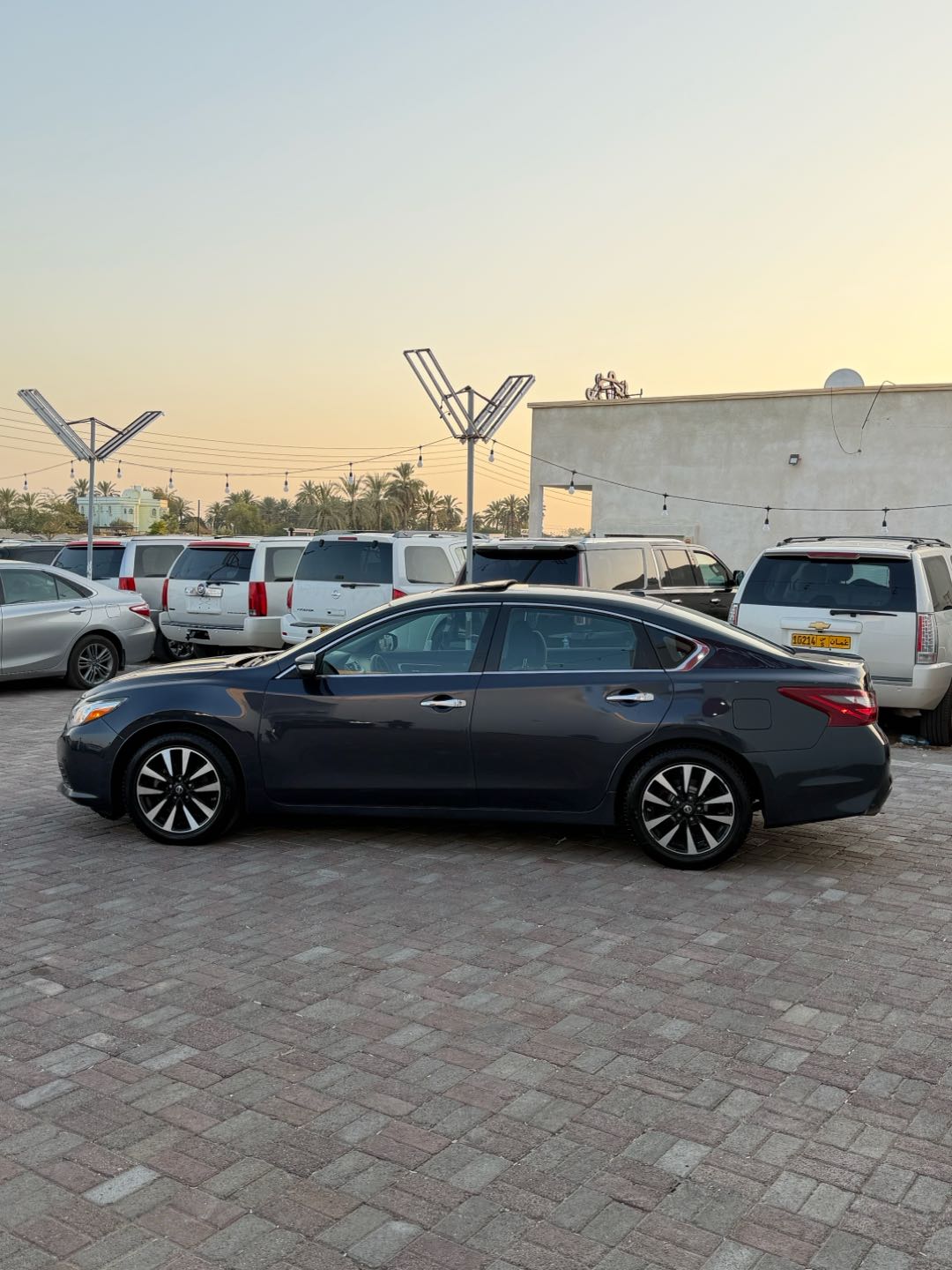 Car Image 2018 NISSAN ALTIMA SV