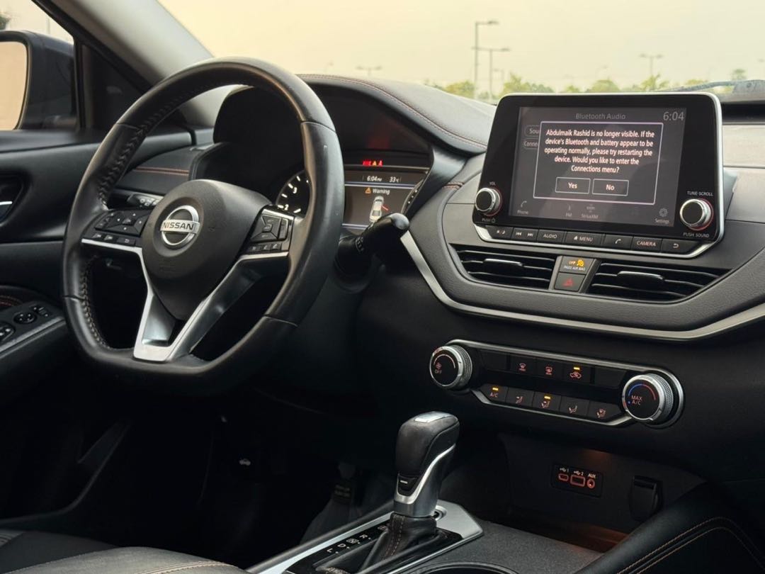 Car Image 2020 NISSAN ALTIMA SR