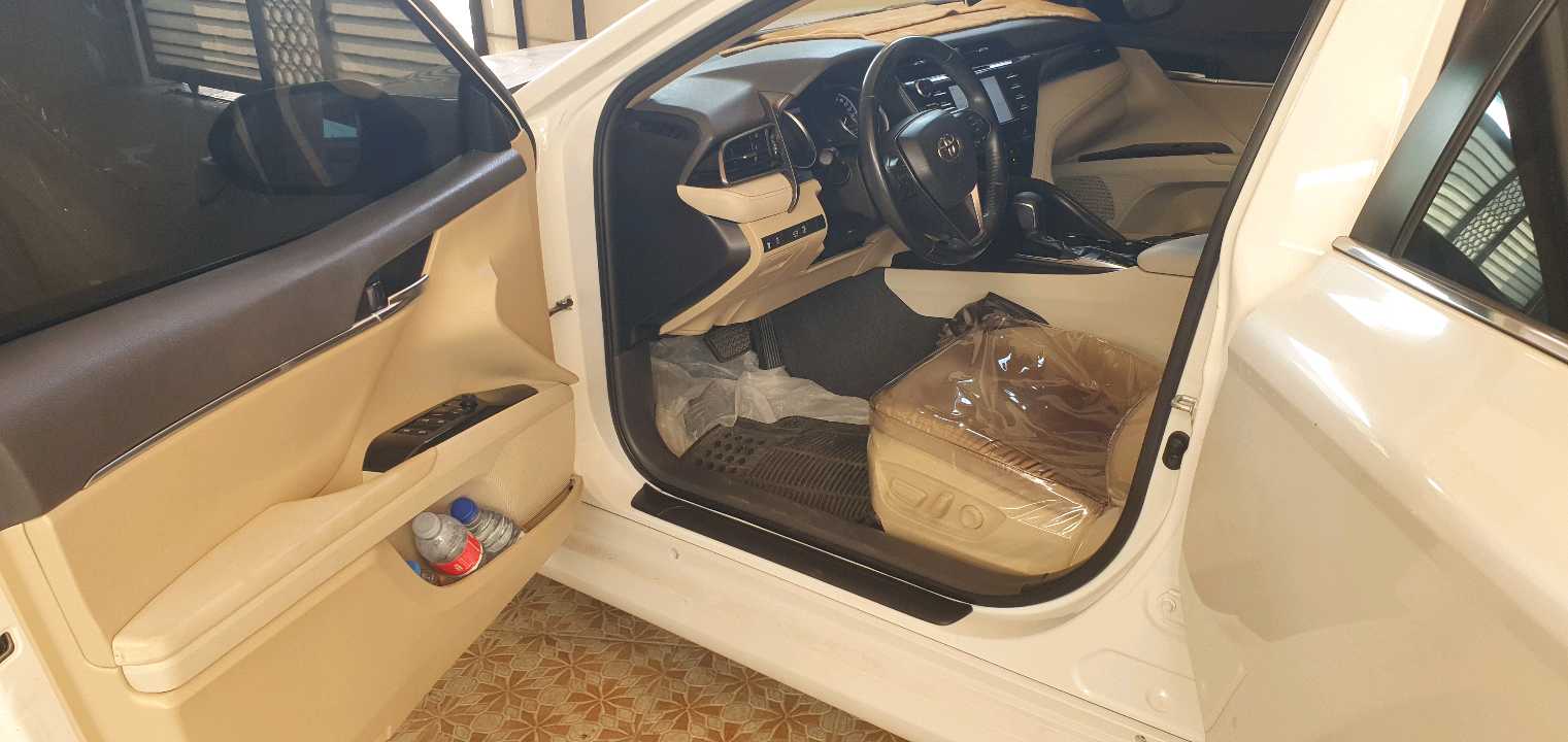 Car Image 2020 TOYOTA CAMRY GLE