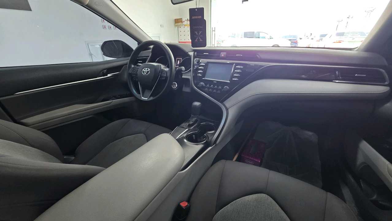 Car Image 2020 TOYOTA CAMRY LE