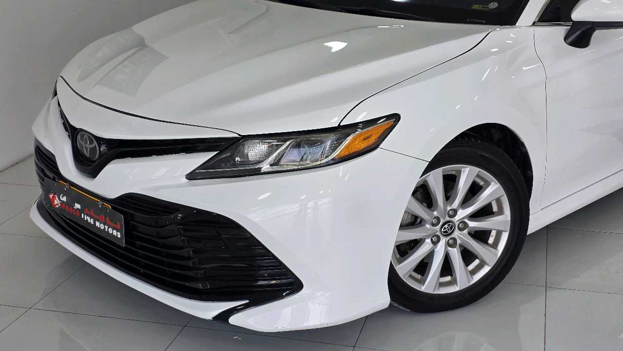 Car Image 2020 TOYOTA CAMRY LE