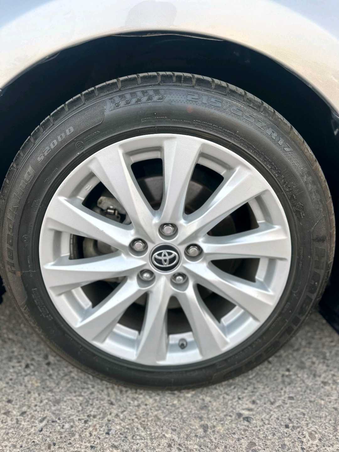 Car Image 2019 TOYOTA CAMRY LE