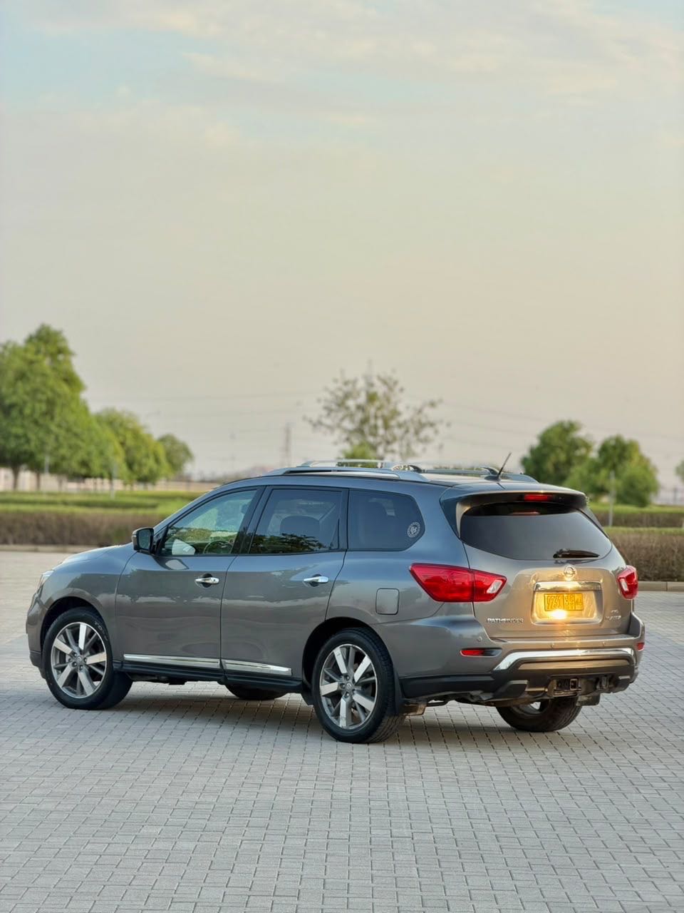Car Image 2018 NISSAN PATHFINDER PLATINUM