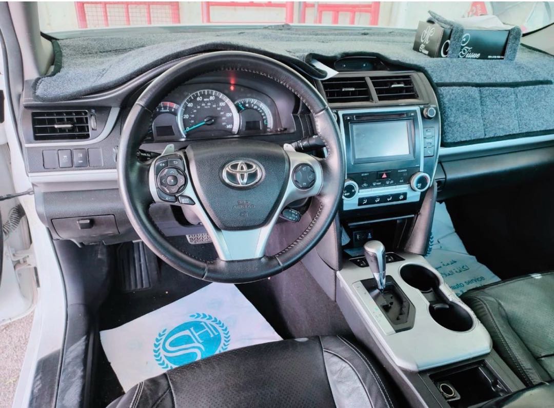 Car Image 2014 TOYOTA CAMRY SE