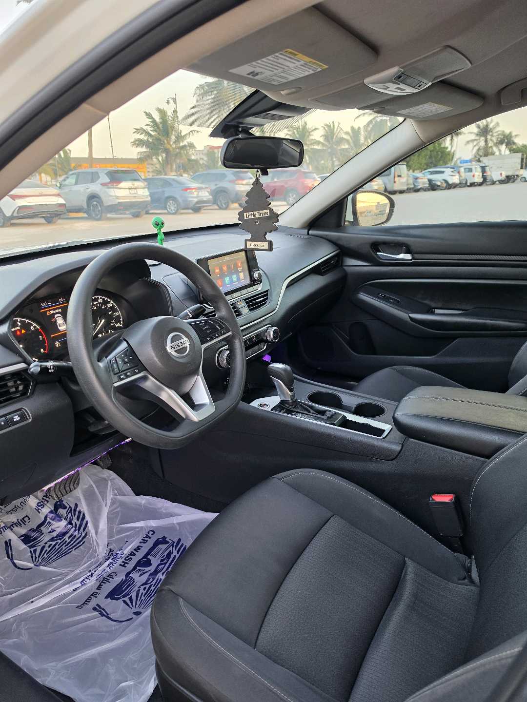 Car Image 2022 NISSAN ALTIMA SR
