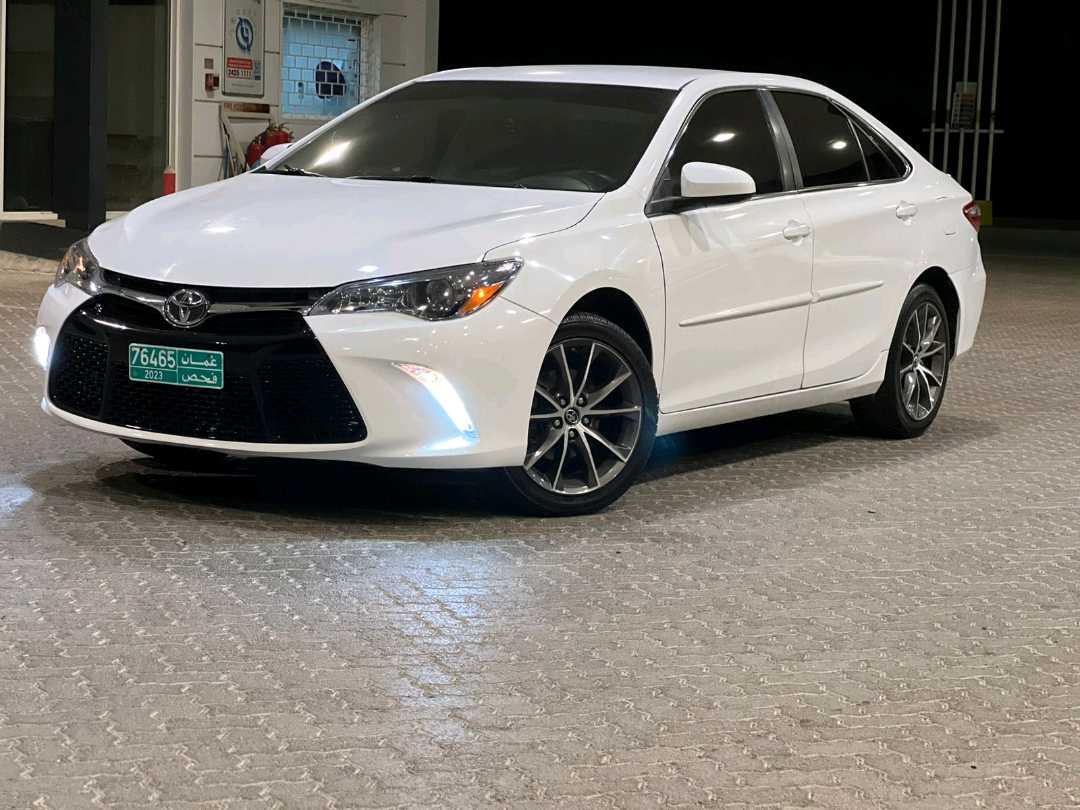 Car Image 2017 TOYOTA CAMRY LE