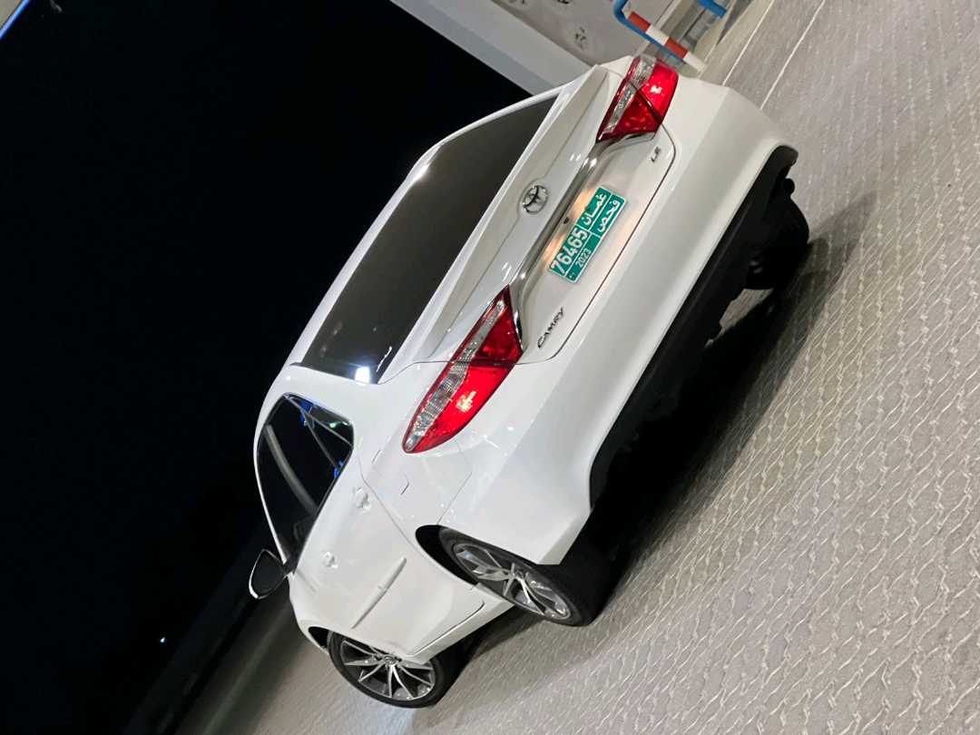 Car Image 2017 TOYOTA CAMRY LE