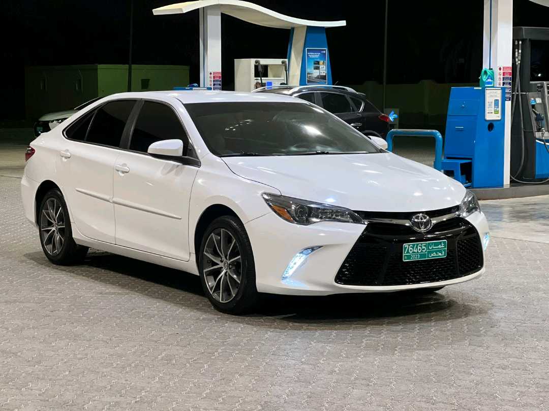 Car Image 2017 TOYOTA CAMRY LE