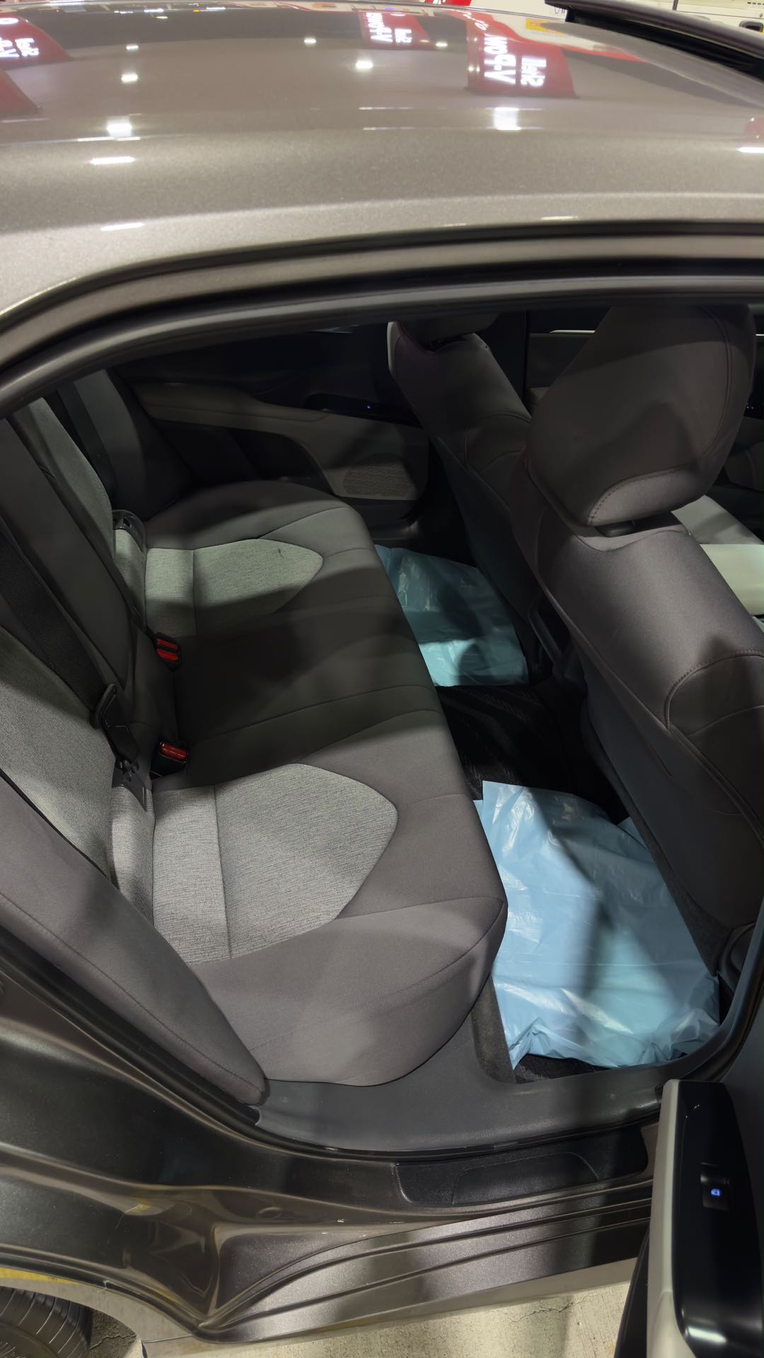 Car Image 2018 TOYOTA CAMRY LE