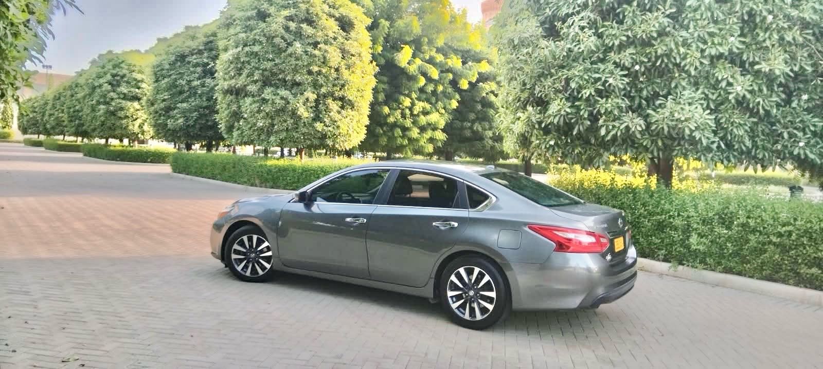 Car Image 2017 NISSAN ALTIMA SL