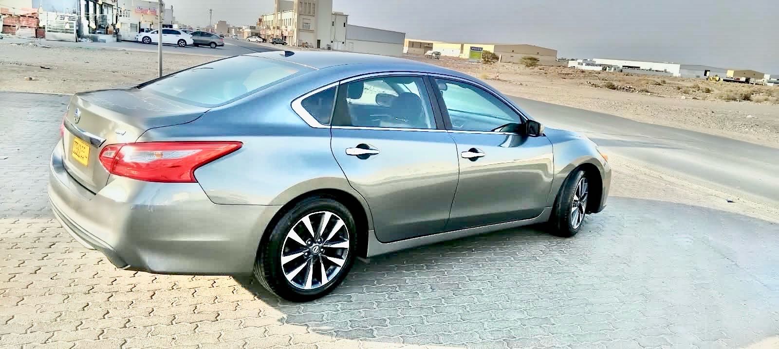 Car Image 2017 NISSAN ALTIMA SL
