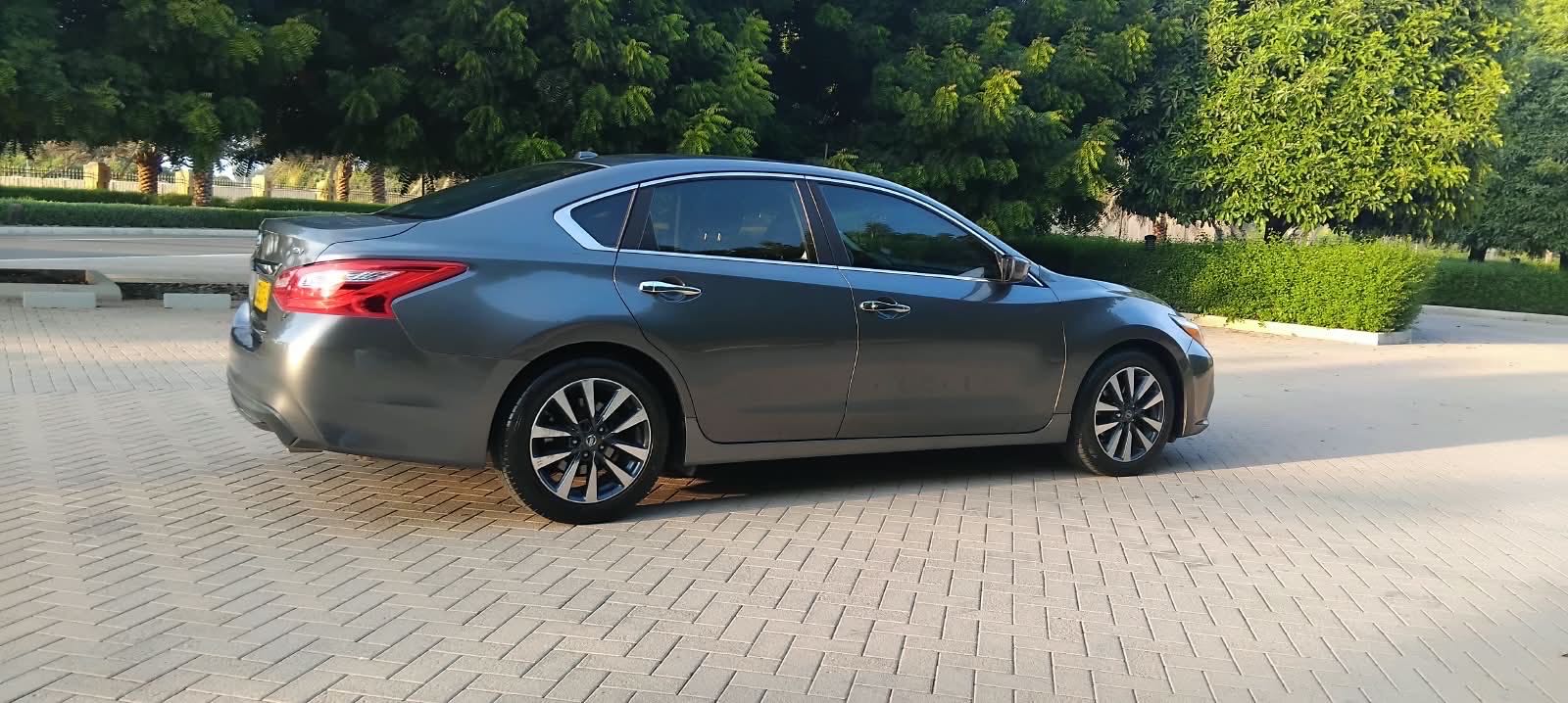 Car Image 2017 NISSAN ALTIMA SL