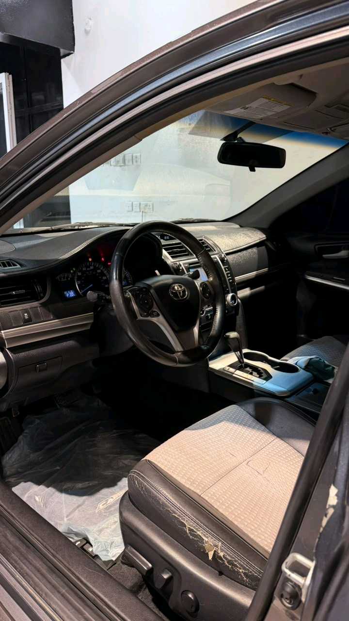 Car Image 2012 TOYOTA CAMRY SE