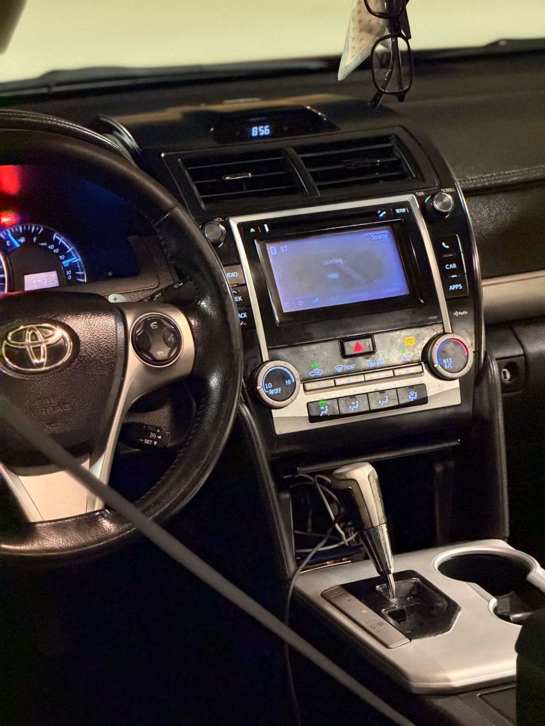 Car Image 2012 TOYOTA CAMRY SE