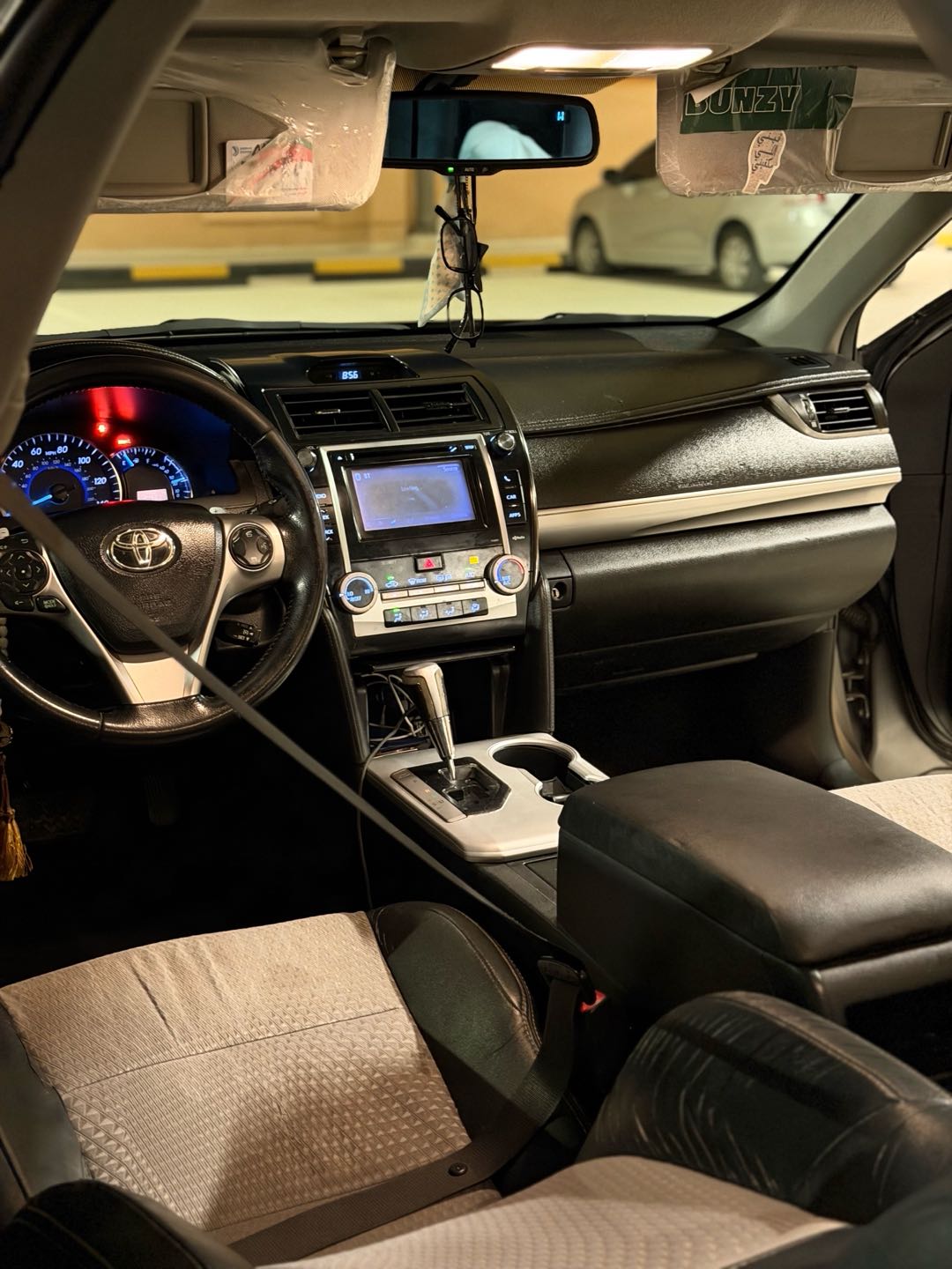 Car Image 2012 TOYOTA CAMRY SE