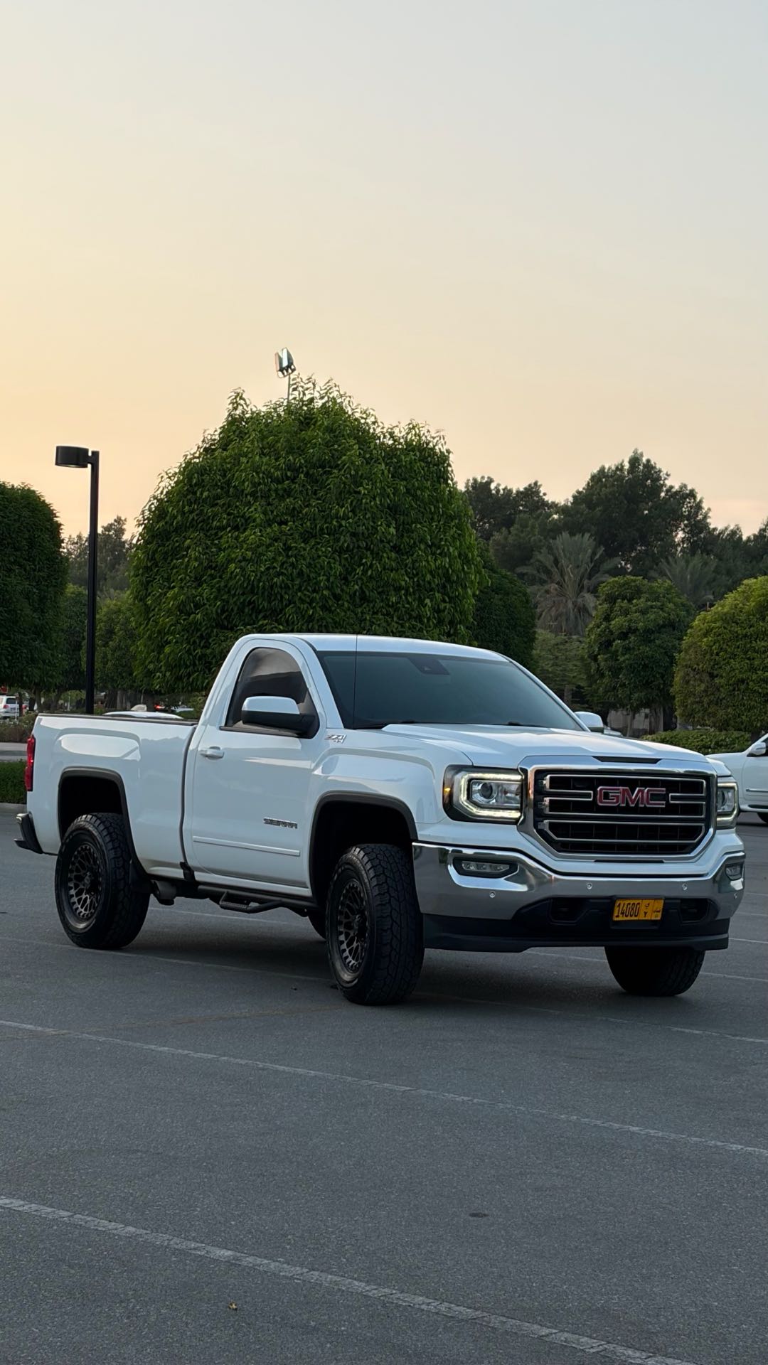 Car Image 2018 GMC SIERRA SLE