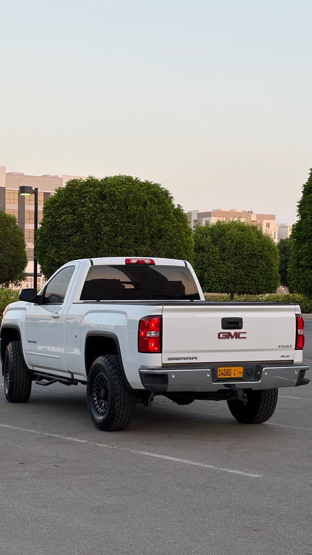 Car Image 2018 GMC SIERRA SLE