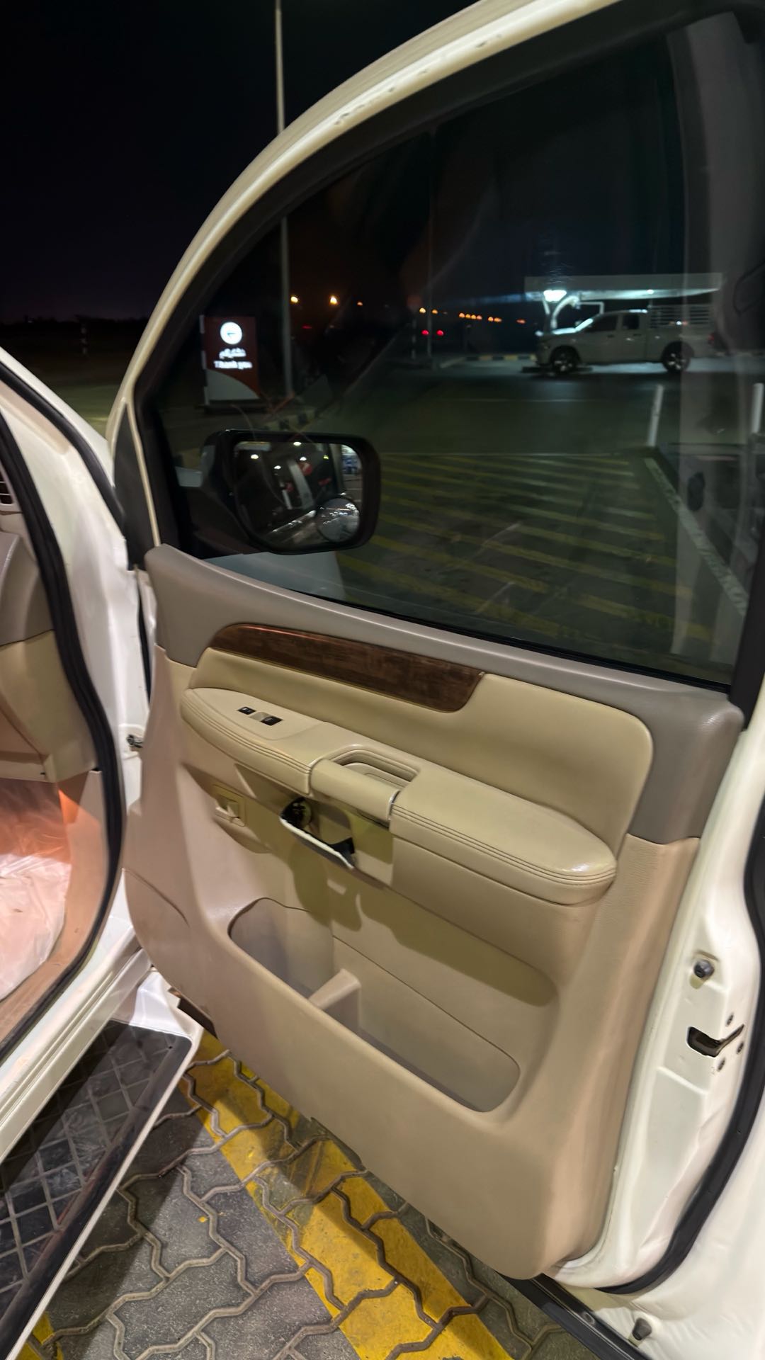 Car Image 2008 NISSAN ARMADA LE
