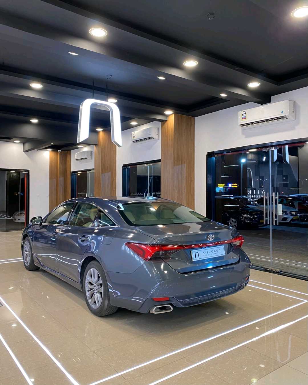 Car Image 2019 TOYOTA AVALON XLE