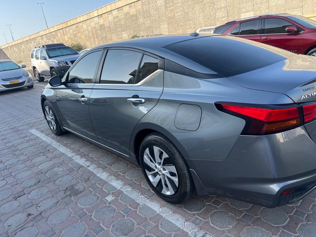 Car Image 2019 NISSAN ALTIMA SV