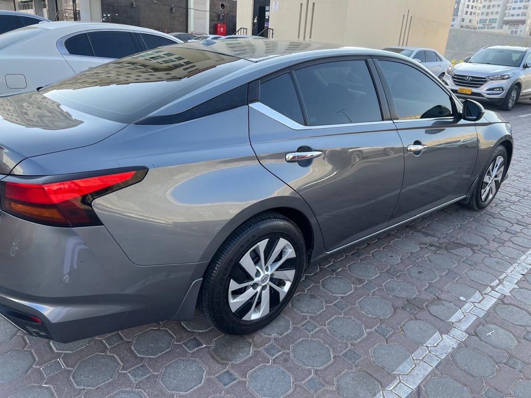 Car Image 2019 NISSAN ALTIMA SV