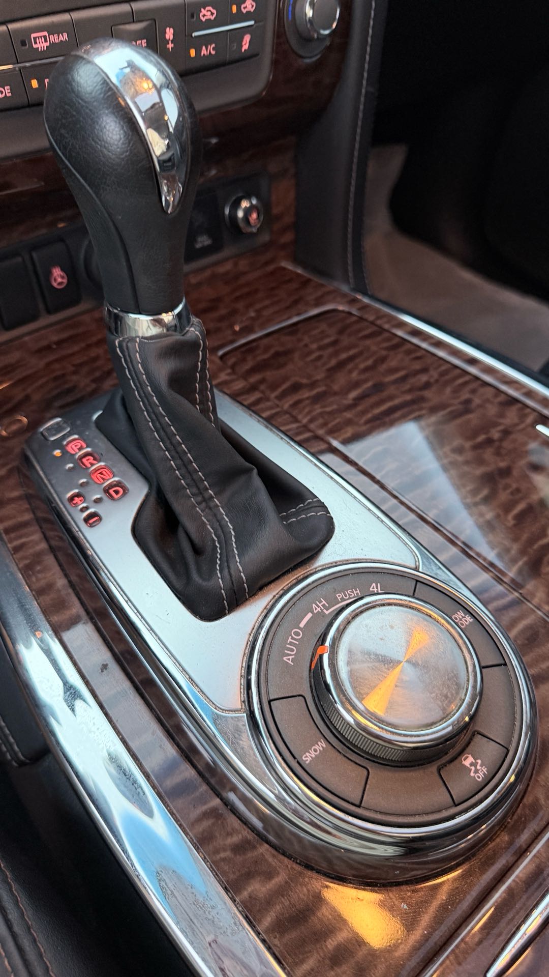 Car Image 2017 NISSAN ARMADA 